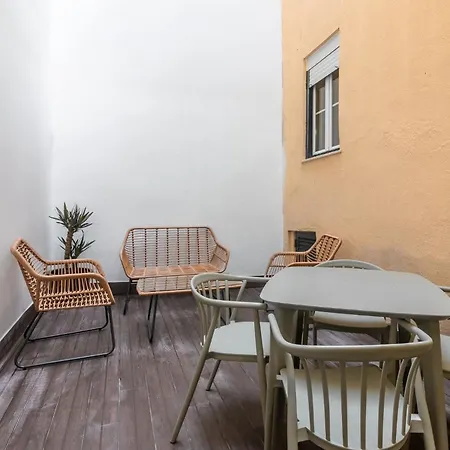 Apartamento Be Modern & Spacious With A Private Patio! On Bica Funicular Street - Lis Downtown Lisboa