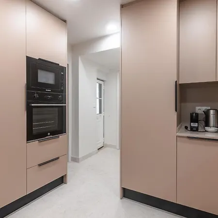 Be Modern & Spacious With A Private Patio! On Bica Funicular Street - Lis Downtown Appartamento Lisbona
