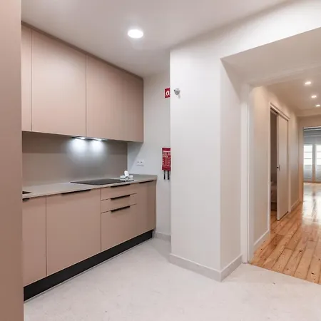 Modern With A Private Patio On Bica Funicular Street - Lisbon Downtown
