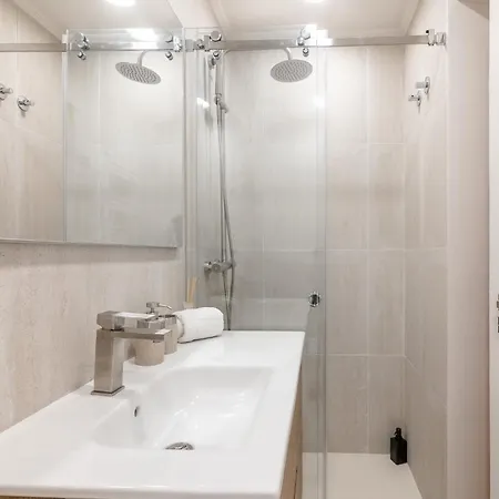 Be Modern & Spacious With A Private Patio! On Bica Funicular Street - Lis Downtown Apartmán Lisboa