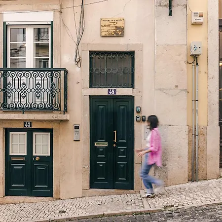 Be Modern & Spacious With A Private Patio! On Bica Funicular Street - Lis Downtown Apartmán *