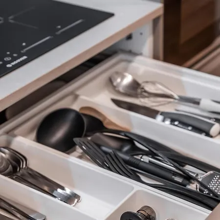 Apartmán Be Modern & Spacious With A Private Patio! On Bica Funicular Street - Lis Downtown *