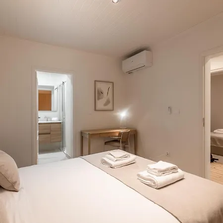Be Modern & Spacious With A Private Patio! On Bica Funicular Street - Lis Downtown Апартаменты *