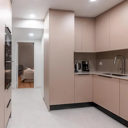 Be Modern & Spacious With A Private Patio! On Bica Funicular Street - Lis Downtown Апартаменты Лиссабон