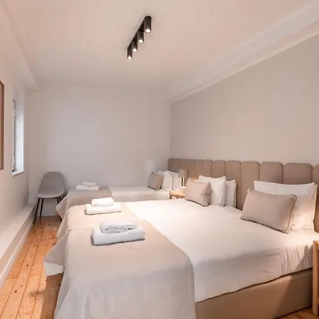 Апартаменты Be Modern & Spacious With A Private Patio! On Bica Funicular Street - Lis Downtown Лиссабон