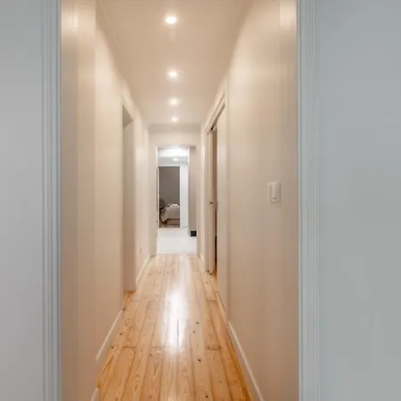 Апартаменты Be Modern & Spacious With A Private Patio! On Bica Funicular Street - Lis Downtown Лиссабон