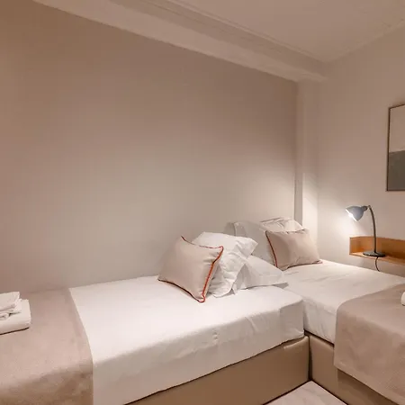 Апартаменты Be Modern & Spacious With A Private Patio! On Bica Funicular Street - Lis Downtown