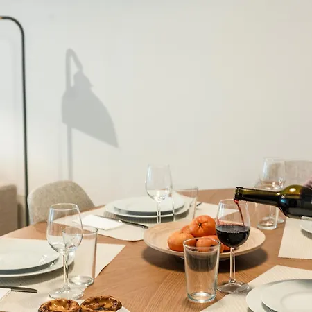 Be Modern & Spacious With A Private Patio! On Bica Funicular Street - Lis Downtown * Lisboa