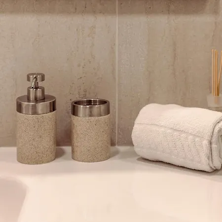 Be Modern & Spacious With A Private Patio! On Bica Funicular Street - Lis Downtown Appartement *