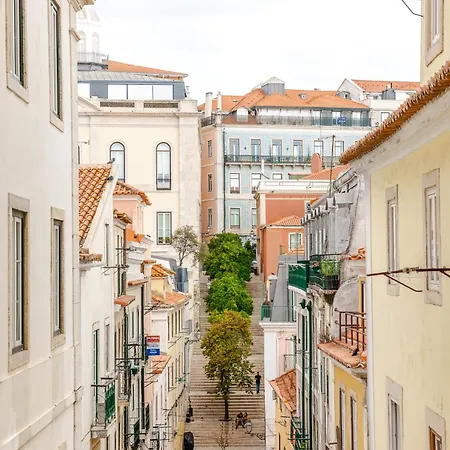 Appartement Be Modern & Spacious With A Private Patio! On Bica Funicular Street - Lis Downtown Lisboa